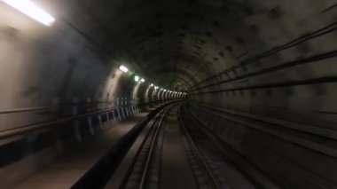 Metro yolculuğu görünümü