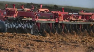 Çekici tarla sürme tarımı