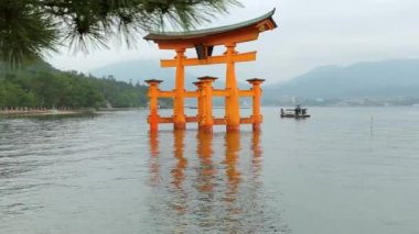 Miyajima, Hiroşima 'da Tori kapısı