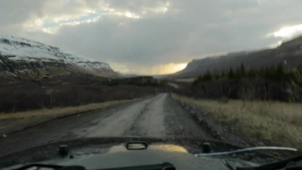 Körning i landsbygdens Island — Stockvideo