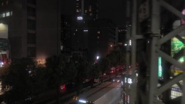 Osaka tren yolculuğu yavaşça bir stop geliyor