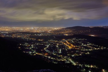 gece şehir manzaralı