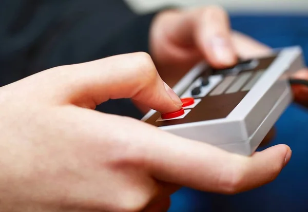 Playing an old gaming console — Stock Photo, Image