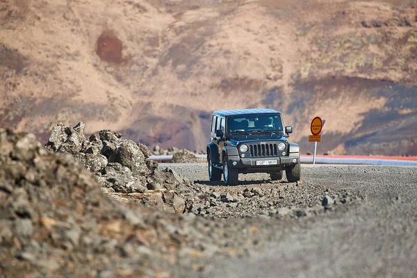 Jeep Wrangler na islandském terénu — Stock fotografie