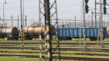 Tren yolculuğu pencere görünümü