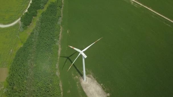 Wind tubine spinnen, luchtfoto drone-beelden — Stockvideo