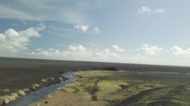 İzlanda'daki nehir