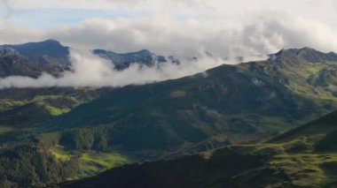 And Dağları'nda yüksek dağ bulutları timelapse