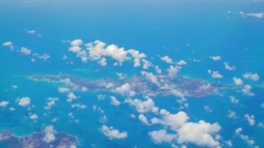Anguilla Karayip adası uçak penceresinden görüldü