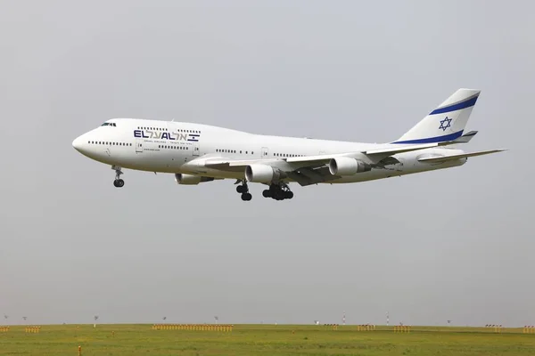 波音747飞机着陆 — 图库照片