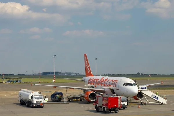 Aircraft at an airport — Stock Photo, Image