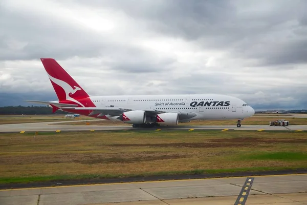 Qantas Avión taxiing —  Fotos de Stock