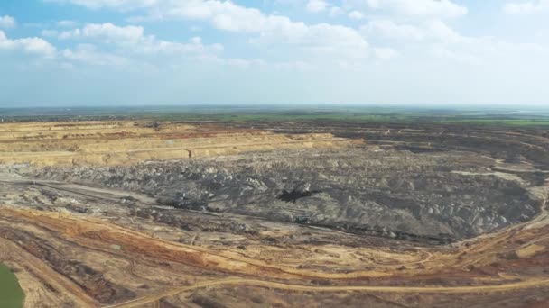 Drone de escavação de mina de carvão vista de cima para baixo — Vídeo de Stock