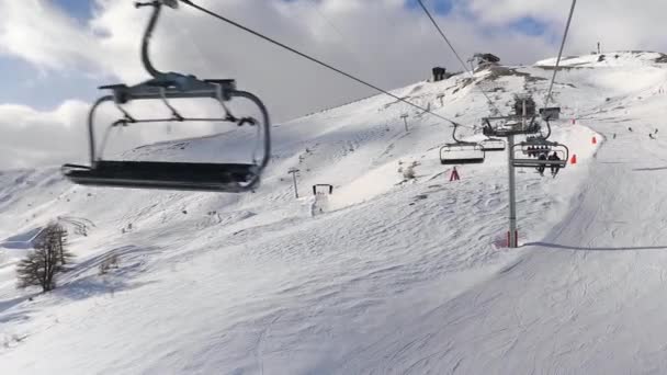 Ski lift ascend — Stock Video