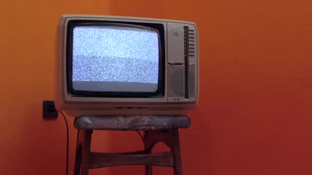 Televisión vieja sin señal — Vídeo de stock