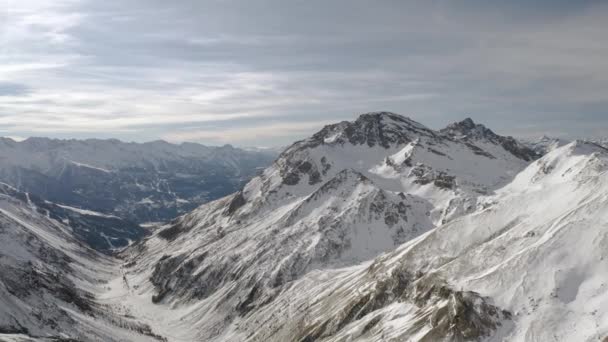 Hegyek az Alpokban — Stock videók