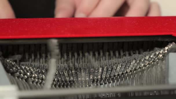 Velho clássico máquina de escrever — Vídeo de Stock