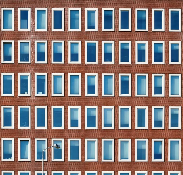 Building facede regular rows of windows — Stock Photo, Image