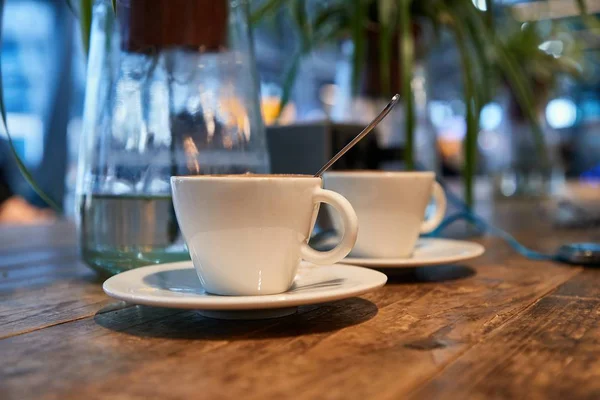 Tomando una taza de café —  Fotos de Stock