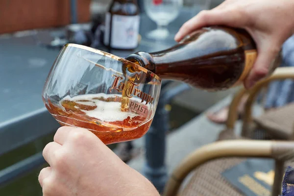 Trappist beer poured in a glass in The Netherlands — Stock Photo, Image