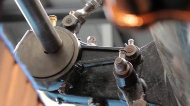 Makine dişli parçaları çalışıyor