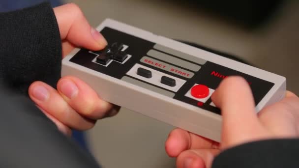 Nintengo NES, jogando Super Mario 3 — Vídeo de Stock