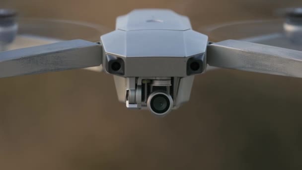 Dron létající venku — Stock video