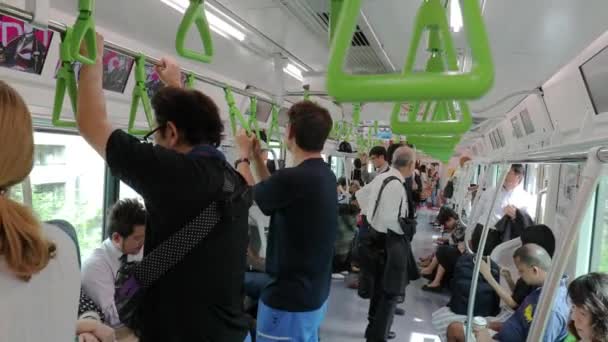 Helyi vonat Tokióban — Stock videók
