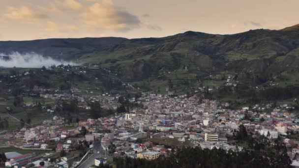 Ville dans les Andes, El Tambo, Équateur, vue aérienne — Video