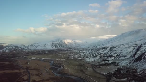 Snowy IJslands landschap van bovenaf — Stockvideo