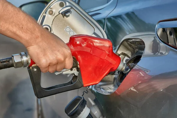 Boquilla de combustible coche de llenado — Foto de Stock