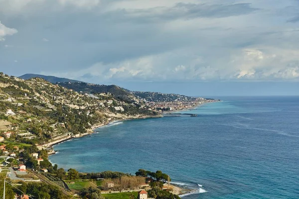 地中海沿岸の風景,フランス語とイタリア語リビエラ — ストック写真