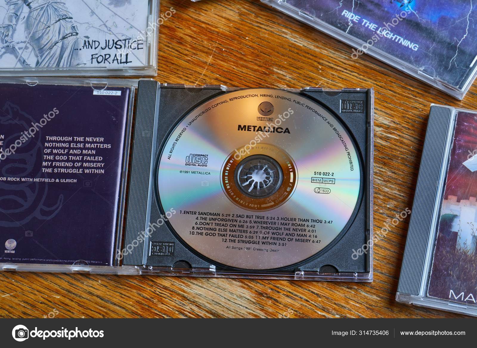 Metallica Ride The Lightning y otros CD — Foto editorial de stock © Gudella  #314735406