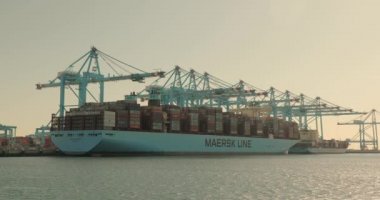 Büyük Konteyner Gemisi