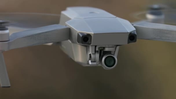 Drone che vola all'aperto — Video Stock