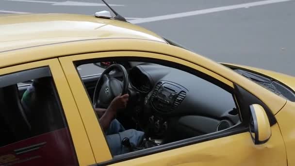 Taxi ride slow motion in Medellin, Colombia — Stock Video