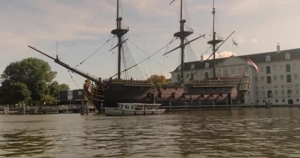 Velho veleiro em Amsterdã — Vídeo de Stock