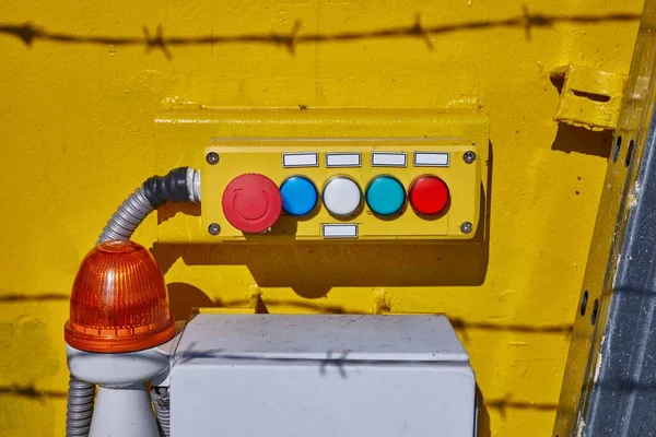 Commutateurs de tableau à boutons industriels — Photo