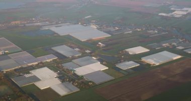 Uçakta uçmak, iniş sırasında manzara