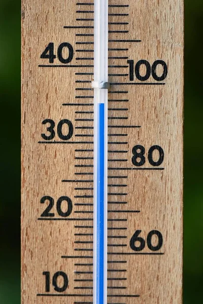 Thermometer in summer — Stock Photo, Image