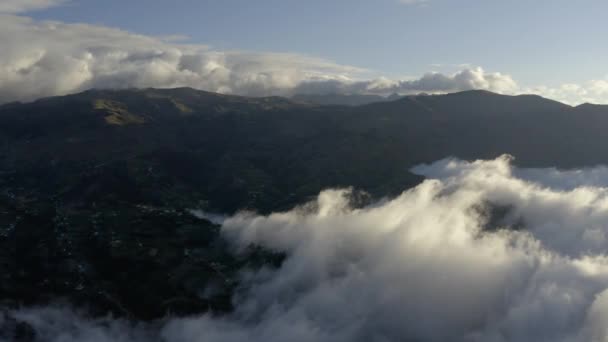 Hoge berg wolken drone timelapse in de Andes — Stockvideo