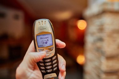 Eski Nokia cep telefonu