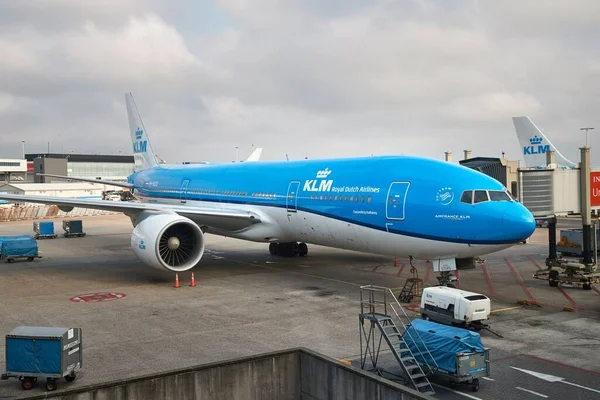 KLM airliner at an airport — Stock Photo, Image