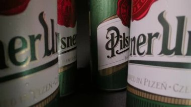 Pilsner Urquell sonda mercekli bira kutuları