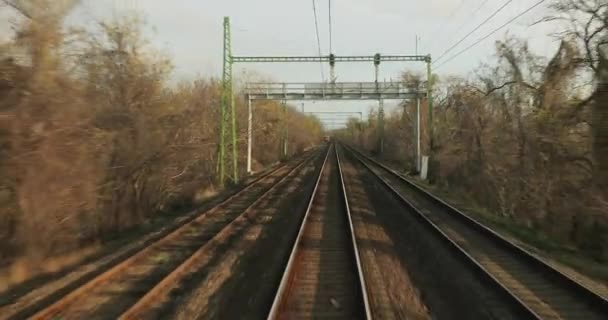 Viagens ferroviárias vista traseira — Vídeo de Stock