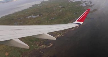 Uçakta uçmak, görüş alanından çıkmak.