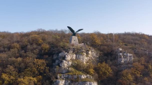 Guatape ponto de observação rock drone shot, Piedra del Penol — Vídeo de Stock