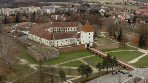 Κάστρο του Sarvar, Ουγγαρία, εναέρια άποψη — Αρχείο Βίντεο