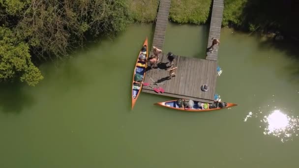 Vacances d'été excursion en canot — Video