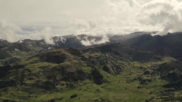 Magas hegyi felhők drón légi kilátás az Andok — Stock videók